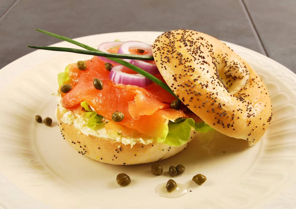 bagel with smoked salmon