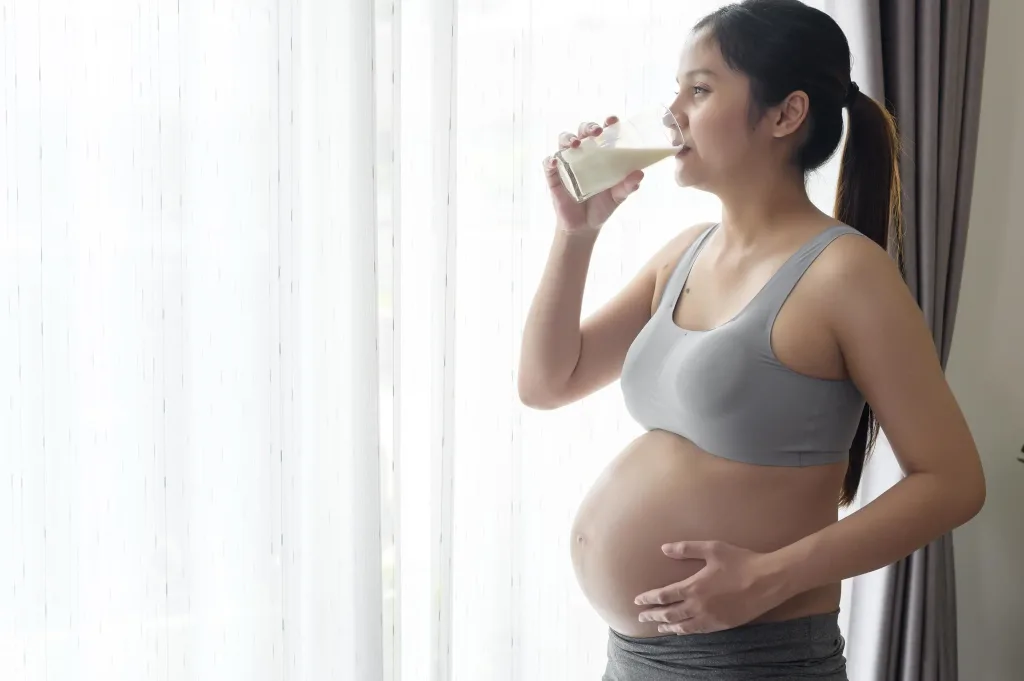 pregnant woman drinking milk