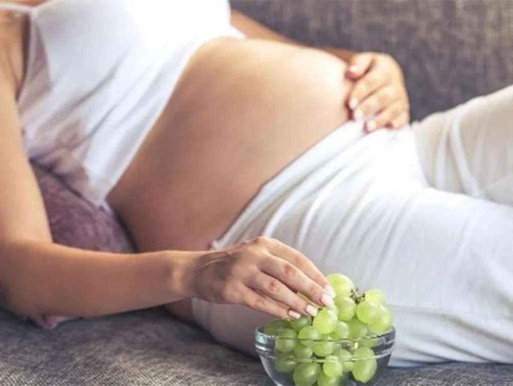 eating grapes while pregnant
