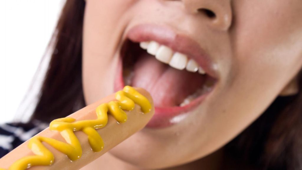 eating mustard