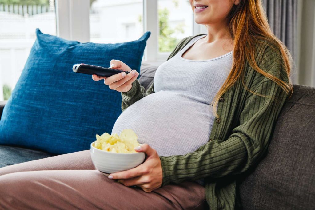 eating pineapple while pregnant